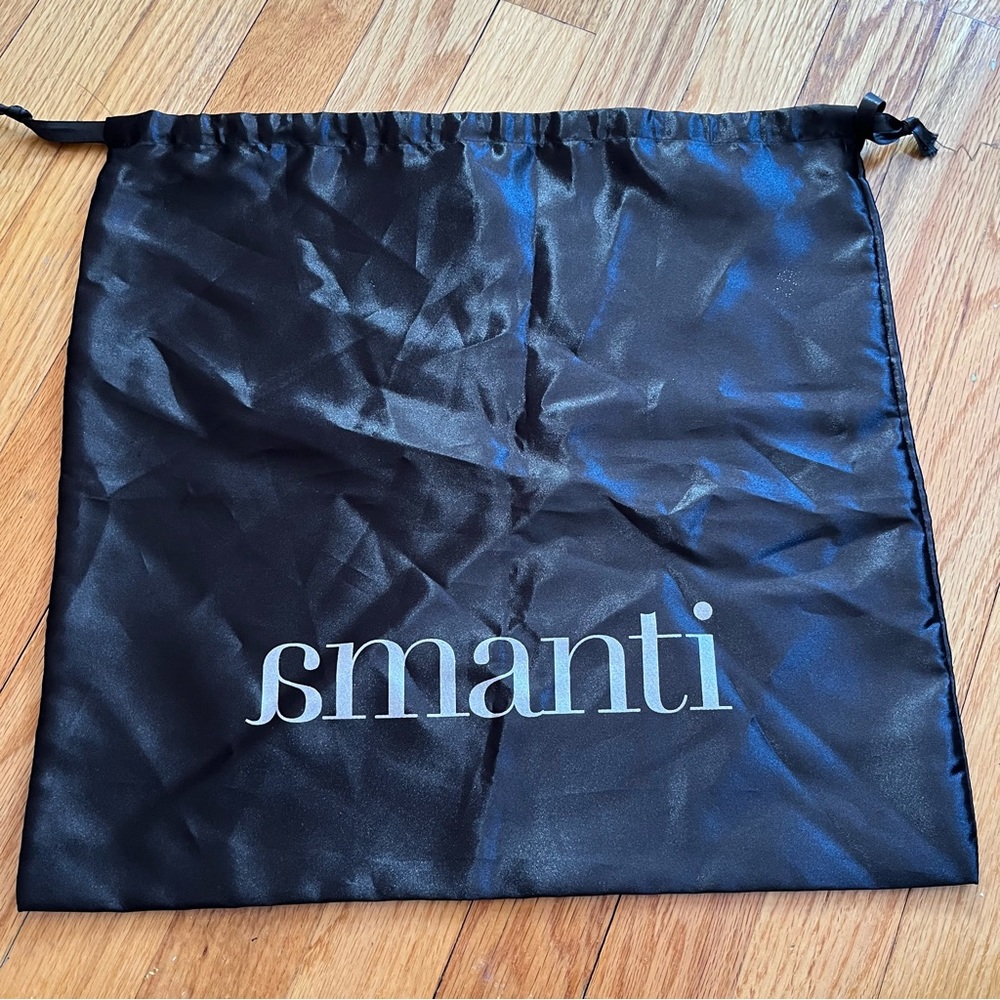 Amanti dust bag satin storage